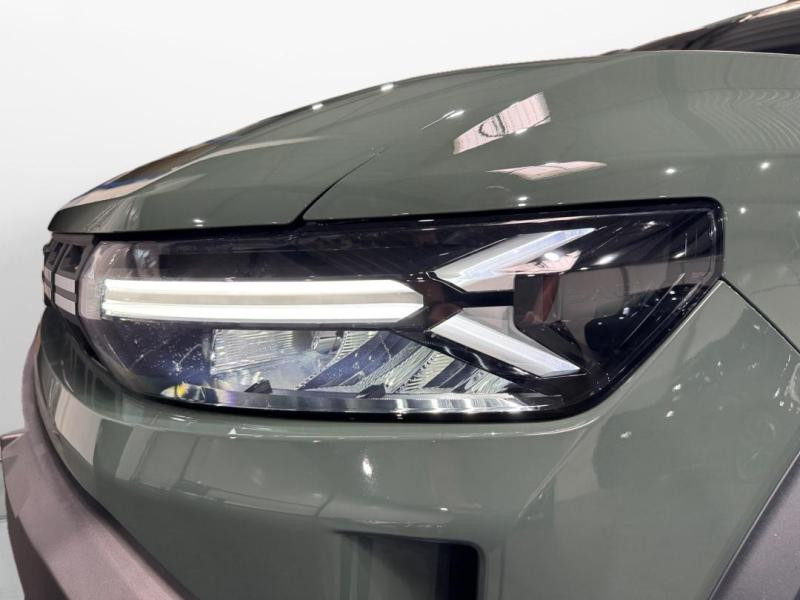 Used DACIA Duster 1.2 TCe mild hybrid 130ch Extreme 2025 Vert Cèdre métallisé € 25440 in Lesménils