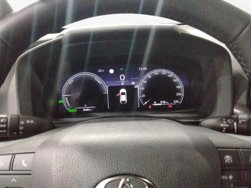 Used TOYOTA C-HR 1.8 140ch Design NG23 2024 Bleu Persan métallisé € 27470 in Lesménils