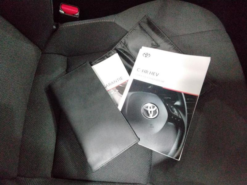 Used TOYOTA C-HR 1.8 140ch Design NG23 2024 Bleu Persan métallisé € 27470 in Lesménils