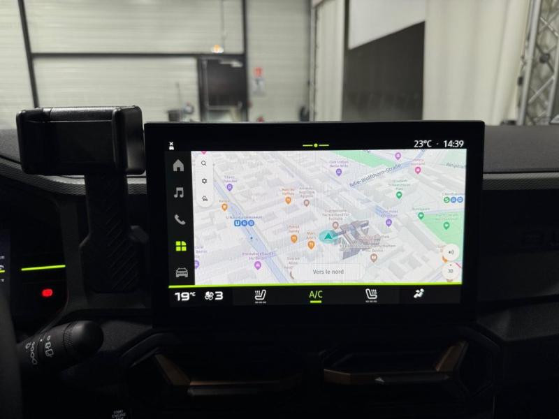 Used DACIA Duster 1.2 TCe mild hybrid 130ch Extreme 2025 Vert Cèdre métallisé € 25440 in Lesménils