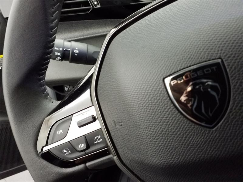 Used PEUGEOT 308 SW 1.2 PureTech 130ch S&S Allure 2024 Blanc Okénite (M) € 18740 in Lesménils