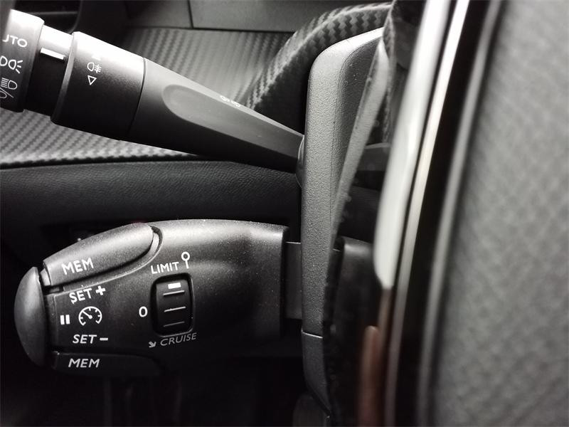 Occasion PEUGEOT 2008 1.2 PureTech 100ch S&S Allure 2023 Orange 16490 € à Lesménils