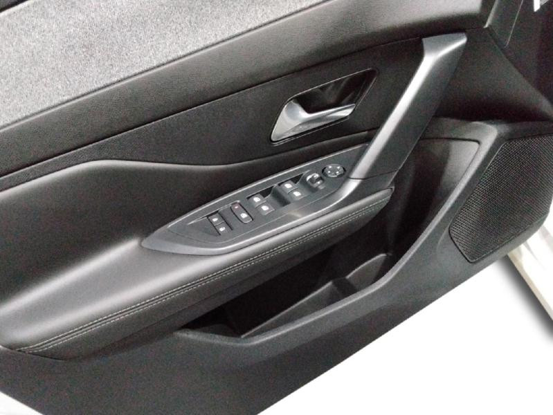 Used PEUGEOT 308 1.2 PureTech 130ch S&S Allure Pack 2023 Blanc Okénite (M) € 19190 in Lesménils