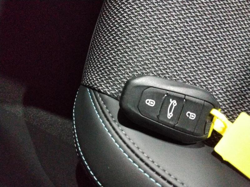 Used PEUGEOT 308 1.2 PureTech 130ch S&S Allure Pack 2023 Blanc Okénite (M) € 19190 in Lesménils