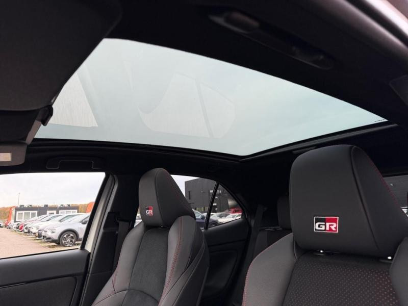Occasion TOYOTA Yaris Cross 116h GR Sport MY22 2023 Blanc Nacré/Toit Noir 23490 € à Lesménils