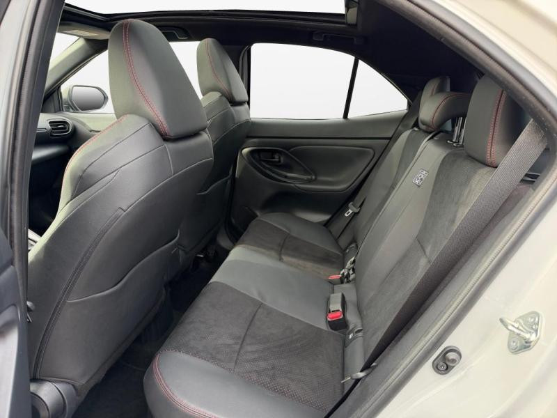 Occasion TOYOTA Yaris Cross 116h GR Sport MY22 2023 Blanc Nacré/Toit Noir 23490 € à Lesménils