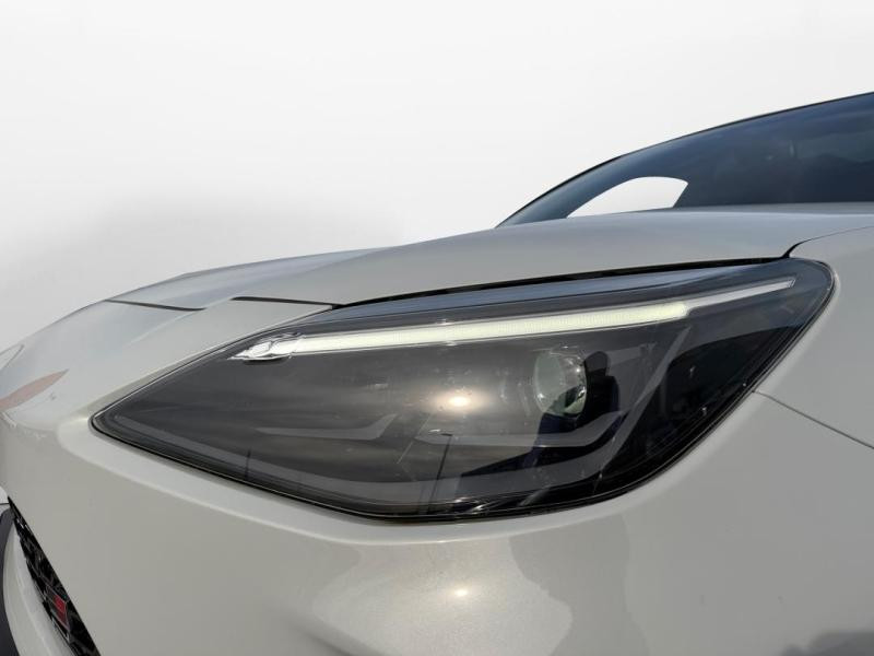 Occasion TOYOTA Yaris Cross 116h GR Sport MY22 2023 Blanc Nacré/Toit Noir 23490 € à Lesménils