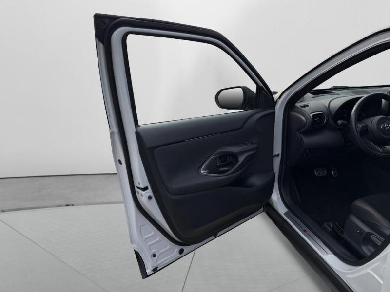 Occasion TOYOTA Yaris Cross 116h GR Sport MY22 2023 Blanc Nacré/Toit Noir 23490 € à Lesménils