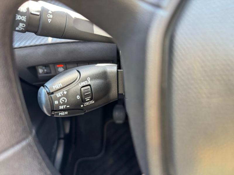 Used PEUGEOT 208 1.2 PureTech 75ch S&S Like 2021 Noir Perla Nera (M) € 10870 in Lesménils