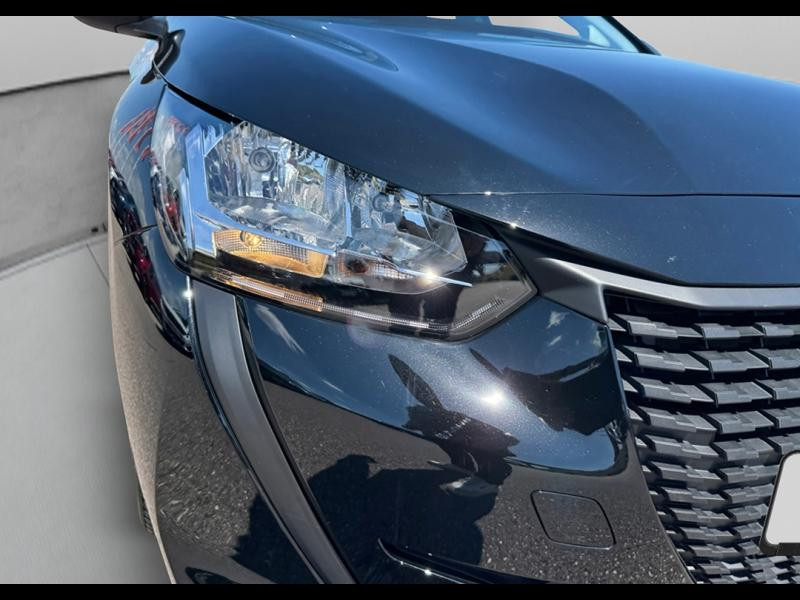 Used PEUGEOT 208 1.2 PureTech 75ch S&S Like 2021 Noir Perla Nera (M) € 10870 in Lesménils