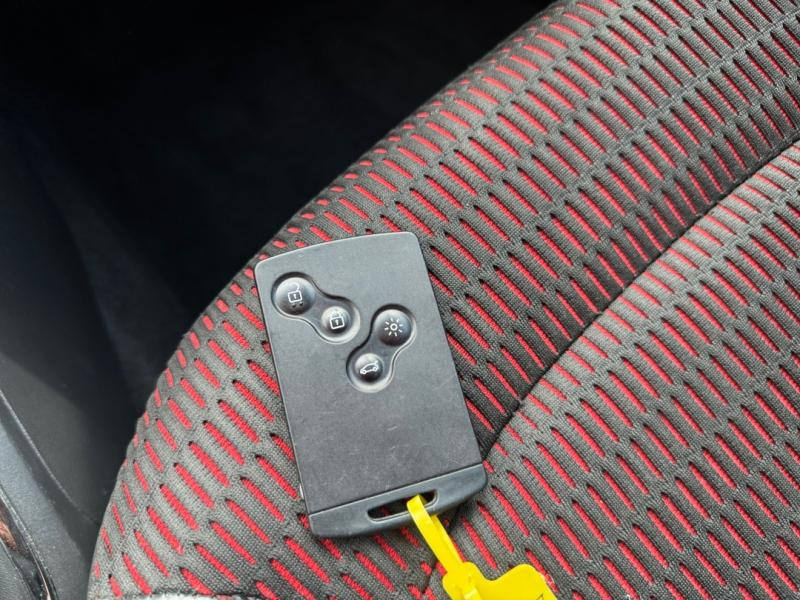 Occasion RENAULT Captur 1.2 TCe 120ch Stop&Start energy Wave Euro6 2016 2016 Blanc nacré / Toit Noir Etoilé 10380 € à Lesménils