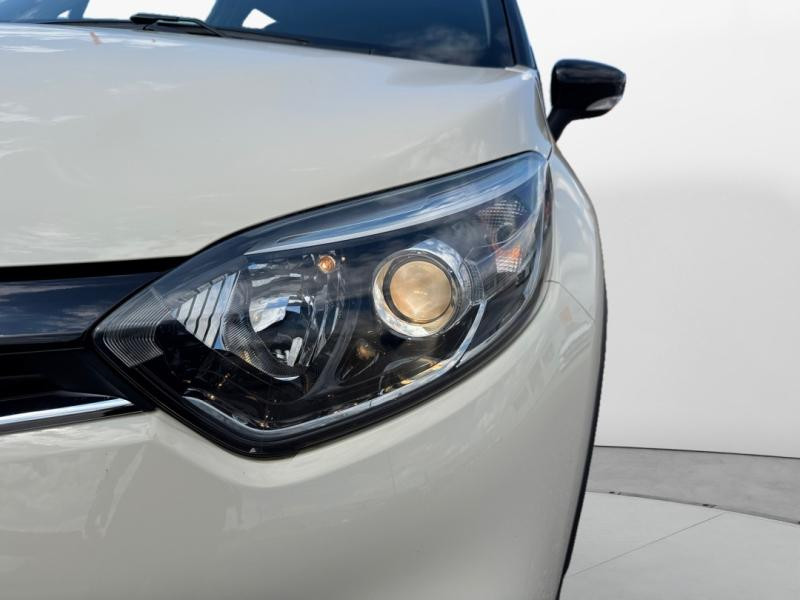 Occasion RENAULT Captur 1.2 TCe 120ch Stop&Start energy Wave Euro6 2016 2016 Blanc nacré / Toit Noir Etoilé 10380 € à Lesménils