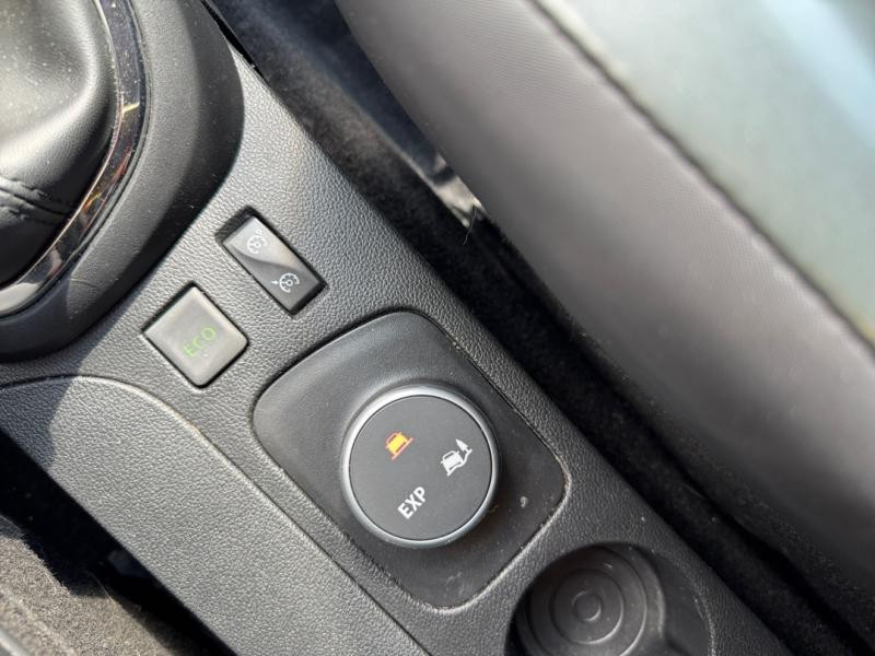 Occasion RENAULT Captur 1.2 TCe 120ch Stop&Start energy Wave Euro6 2016 2016 Blanc nacré / Toit Noir Etoilé 10380 € à Lesménils