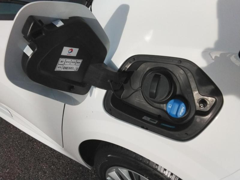 Occasion PEUGEOT 208 Affaire 1.5 BlueHDi 100 Premium Pack 2021 Blanc Banquise 8990 € à Lesménils