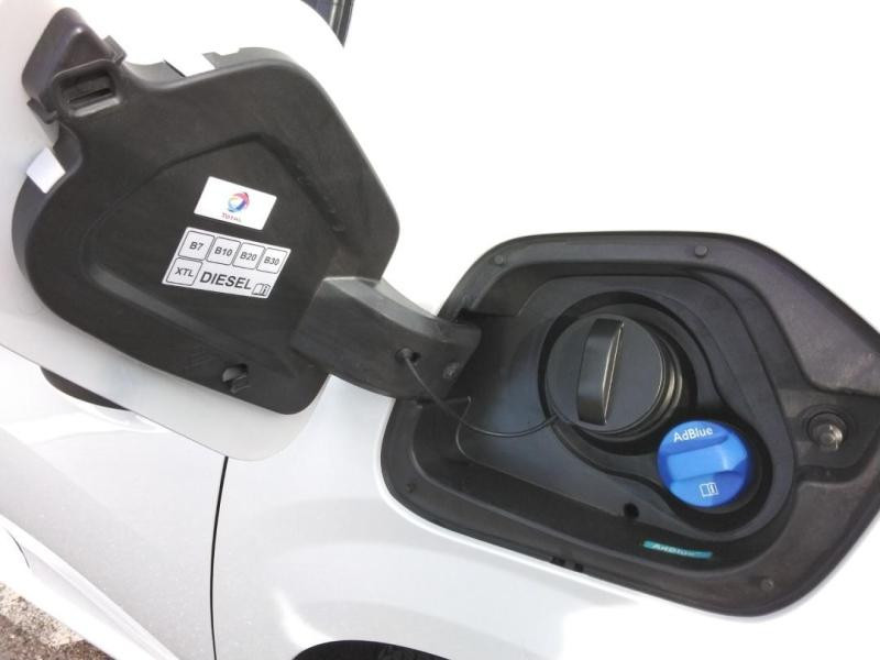 Occasion PEUGEOT 208 Affaire 1.5 BlueHDi 100 Premium Pack 2021 Blanc Banquise 8990 € à Lesménils