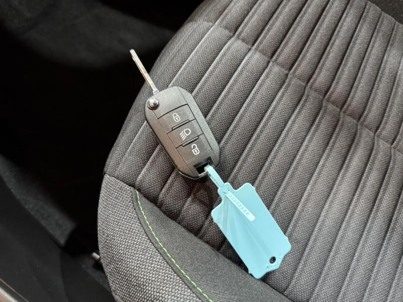 Used PEUGEOT 2008 1.2 PureTech 100ch S&S Active 2024 Gris Artense (M) € 16470 in Lesménils