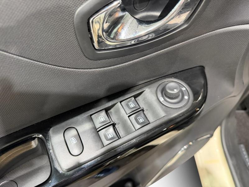 Occasion RENAULT Captur 1.5 dCi 90ch Stop&Start energy Intens eco² 2014 Beige 8990 € à Lesménils