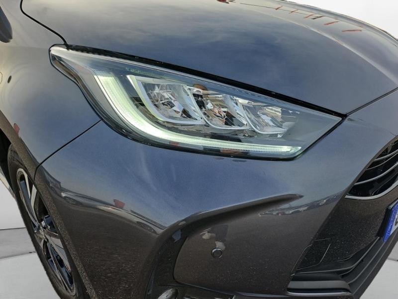 Occasion TOYOTA Yaris 116h Design 5p MY22 2024 Blanc 20990 € à Lesménils