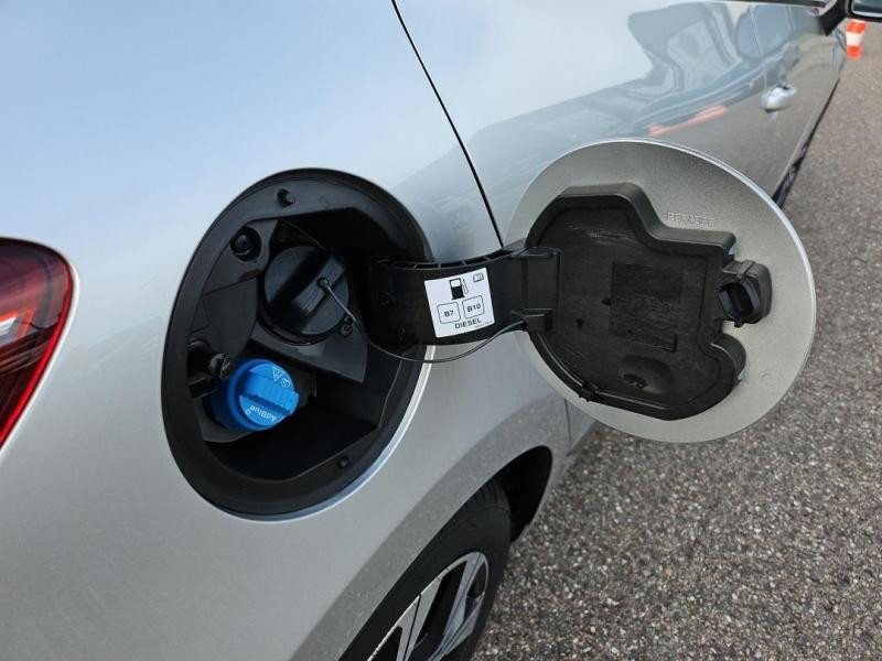 Used RENAULT Clio 1.5 Blue dCi 100ch Evolution 2023 Gris Platine € 15290 in Lesménils