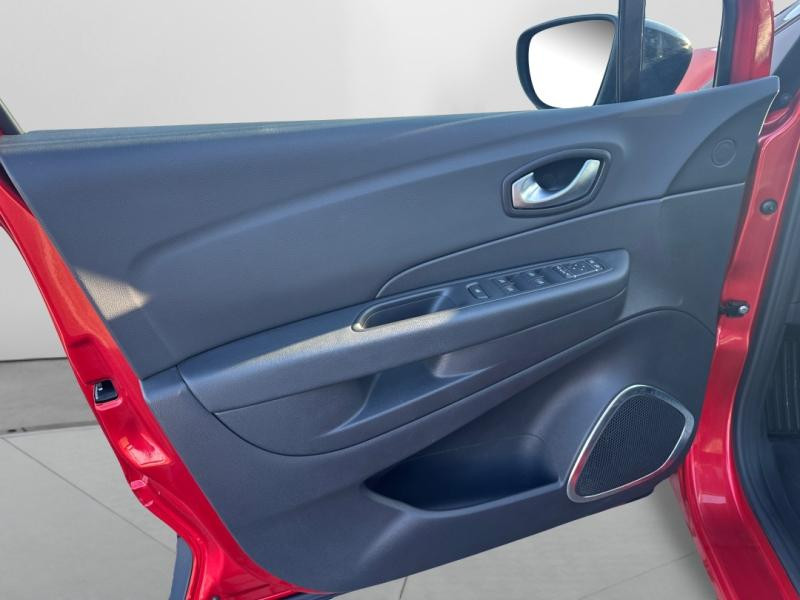 Occasion RENAULT Captur 1.2 TCe 120ch energy Intens EDC 2018 Rouge Flamme/Noir Etoilé 12970 € à Lesménils