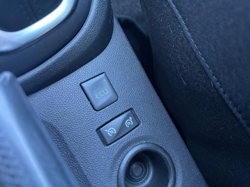 Occasion RENAULT Captur 1.2 TCe 120ch energy Intens EDC 2018 Rouge Flamme/Noir Etoilé 12970 € à Lesménils