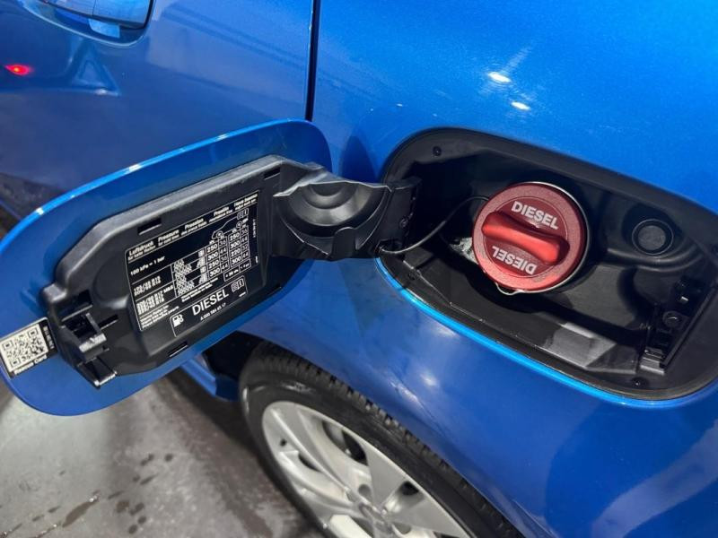 Occasion MERCEDES-BENZ Classe B 180 d 109ch Sensation 7G-DCT 2016 Bleu Cavansite 16170 € à Lesménils