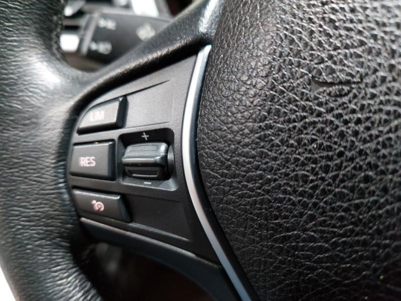 Occasion BMW Série 3 330eA 252ch Luxury 2018 Saphirschwarz 19990 € à Lesménils