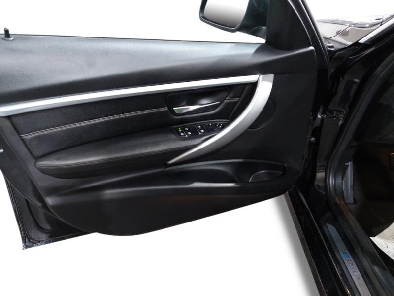 Occasion BMW Série 3 330eA 252ch Luxury 2018 Saphirschwarz 19990 € à Lesménils