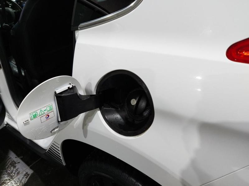 Occasion PEUGEOT 2008 1.2 PureTech 130ch Urban Cross S&S 2015 Blanc Banquise 9990 € à Lesménils