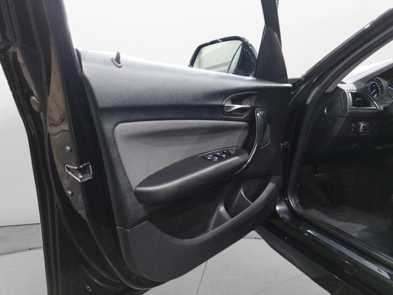 Occasion BMW Série 1 120dA xDrive 190ch UrbanChic 5p Euro6d-T 2019 Saphirschwarz 19490 € à Lesménils