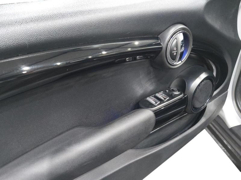 Occasion MINI Cabrio Cooper S 192ch Exquisite BVA7 Euro6d-T 2018 White Silver 18490 € à Lesménils