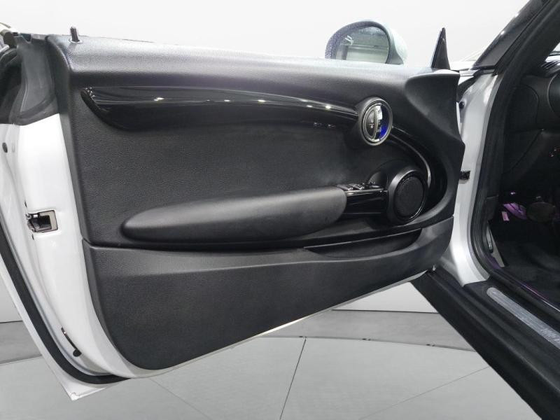 Occasion MINI Cabrio Cooper S 192ch Exquisite BVA7 Euro6d-T 2018 White Silver 18490 € à Lesménils