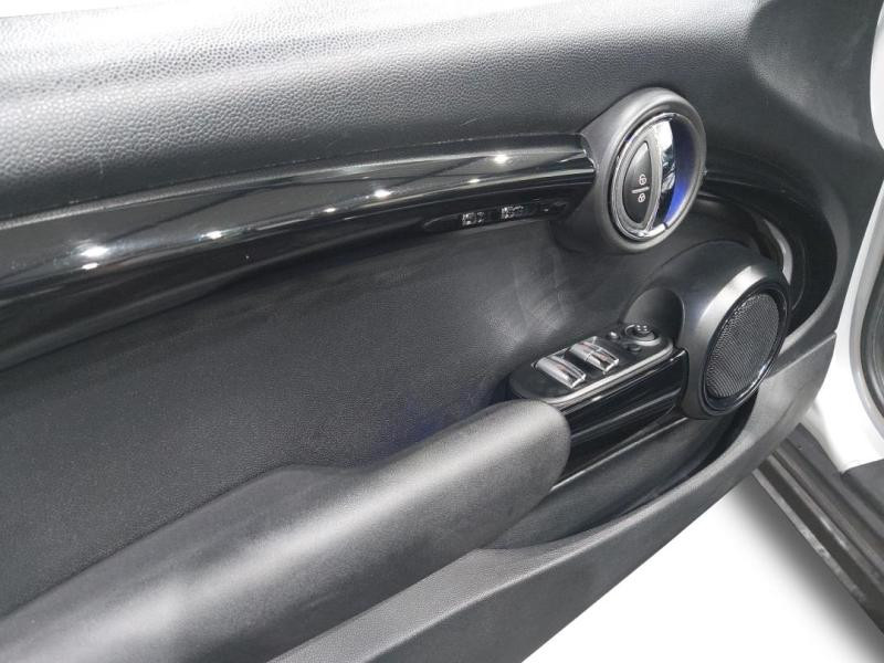 Occasion MINI Cabrio Cooper S 192ch Exquisite BVA7 Euro6d-T 2018 White Silver 18490 € à Lesménils