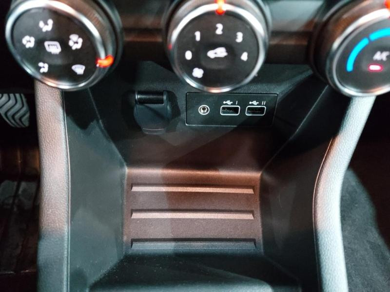 Occasion RENAULT Clio 1.0 TCe 90ch Evolution 2024 Bleu Iron 15990 € à Lesménils