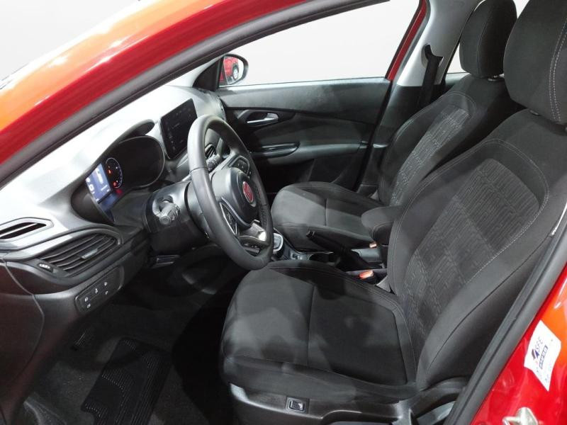 Occasion FIAT Tipo Cross SW 1.5 FireFly Turbo 130ch S/S (RED) Hybrid DCT7 MY22 2023 Rouge Passione Pastel 14490 € à Lesménils