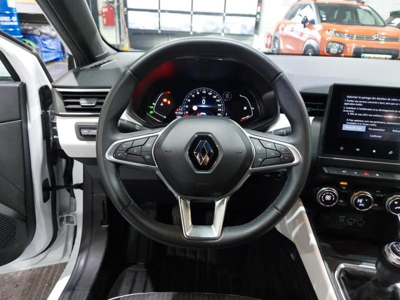 Used RENAULT Clio 1.0 TCe 90ch Intens -21N 2022 Blanc Quartz € 14990 in Lesménils