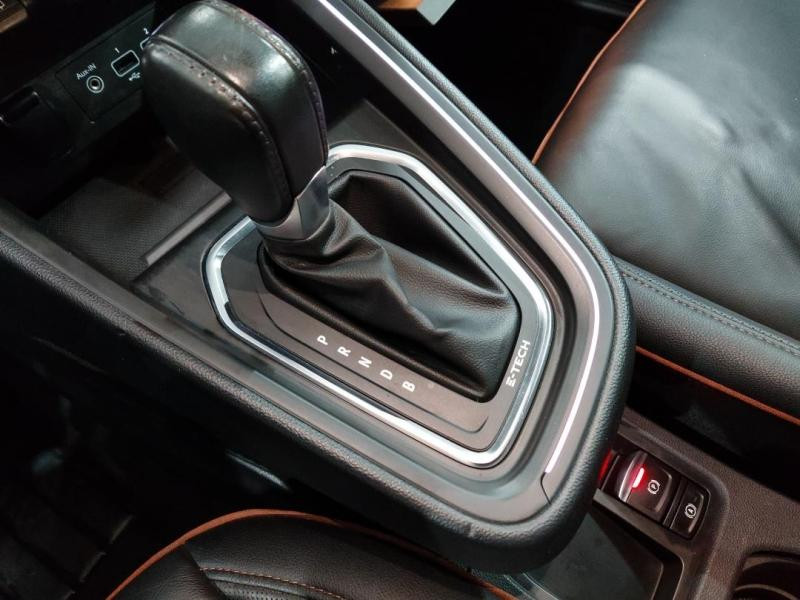 Used RENAULT Clio 1.6 E-Tech 140ch Initiale Paris -21 2021 Bleu Celadon € 17490 in Lesménils