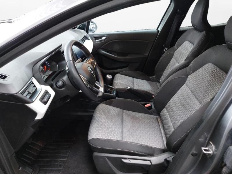 Used RENAULT Clio 1.0 TCe 90ch Evolution 2023 Gris Platine € 15390 in Lesménils