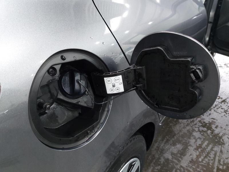 Used RENAULT Clio 1.0 TCe 90ch Evolution 2023 Gris Platine € 15390 in Lesménils