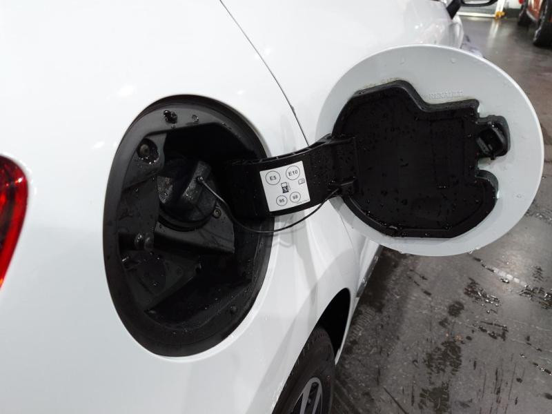 Used RENAULT Clio 1.0 TCe 90ch Intens -21N 2022 Blanc Quartz € 14990 in Lesménils