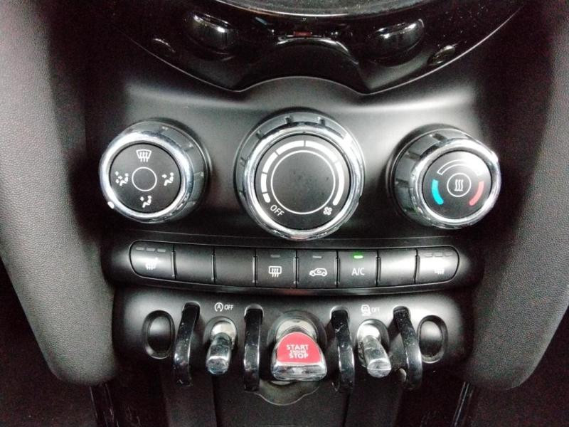 Occasion MINI Mini 5 Portes One 102ch 2015 Noir 8490 € à Lesménils