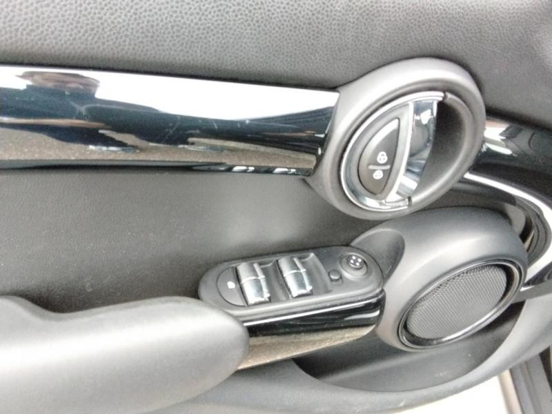 Occasion MINI Mini 5 Portes One 102ch 2015 Noir 8490 € à Lesménils