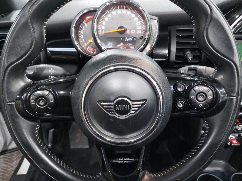 Occasion MINI Cabrio Cooper S 192ch Exquisite BVA7 Euro6d-T 2018 White Silver 17490 € à Lesménils