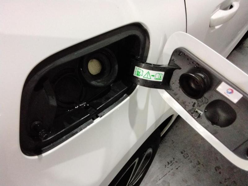 Used CITROEN C4 Picasso PureTech 130ch Feel S&S EAT6 2016 Blanc Banquise (O) € 7990 in Lesménils