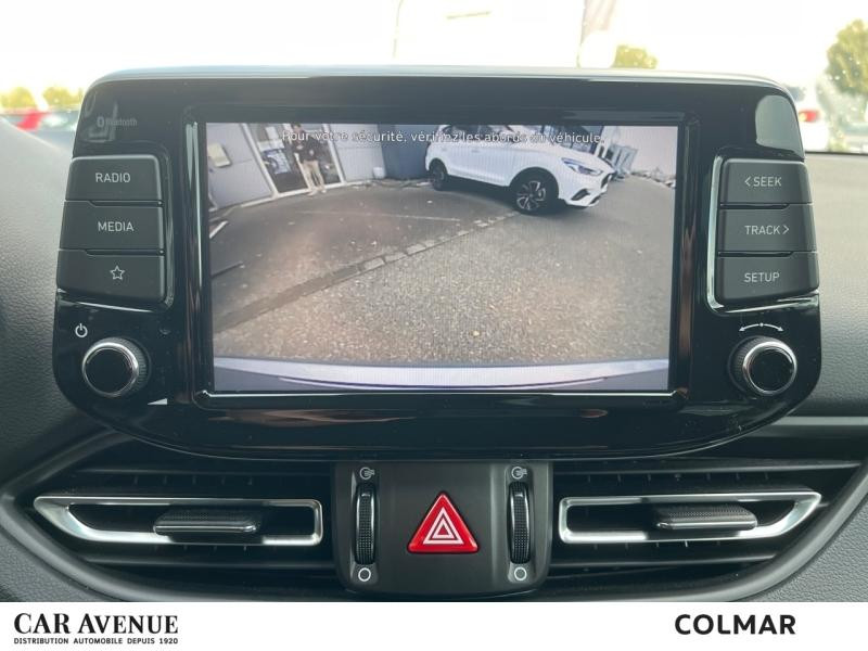 Used HYUNDAI i30 1.0 T-GDi 120 Hybrid Carplay Clim auto Caméra Sièges chauffants 2024 Shimmering Silver Métal € 18190 in Colmar