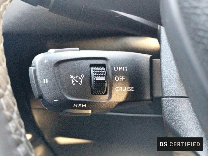 Occasion DS DS 3 Crossback E-Tense Montmartre 2022 Blanc Banquise - Toit Noir Perla N. 21990 € à Metz