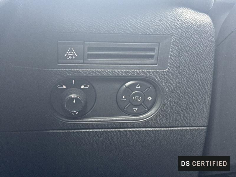 Occasion DS DS 3 Crossback PureTech 130ch Ines de la Fressange Paris 2021 Bleu Encre (M) - Toit Noir Perla Nera 19390 € à Metz