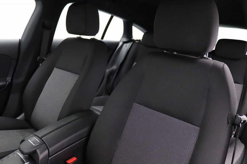 Occasion MERCEDES-BENZ CLA 180 Shooting Brake CLA 180 Shooting Brake 2020 Noir 25890 € à Eupen