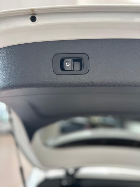 Used MERCEDES-BENZ GLC GLC 300 de 4MATIC 2024 Blanc € 68890 in Eupen