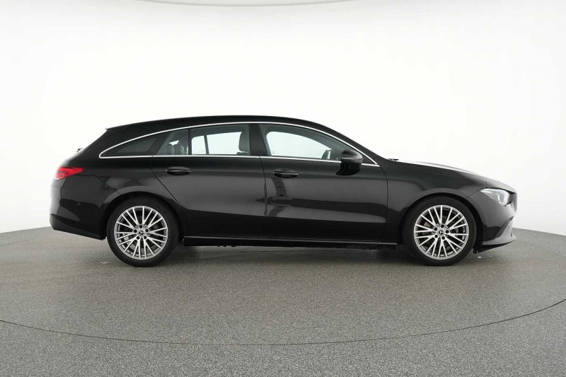 Used MERCEDES-BENZ CLA 180 Shooting Brake CLA 180 d Shooting Brake Progressive 2023 Noir € 31890 in Liège